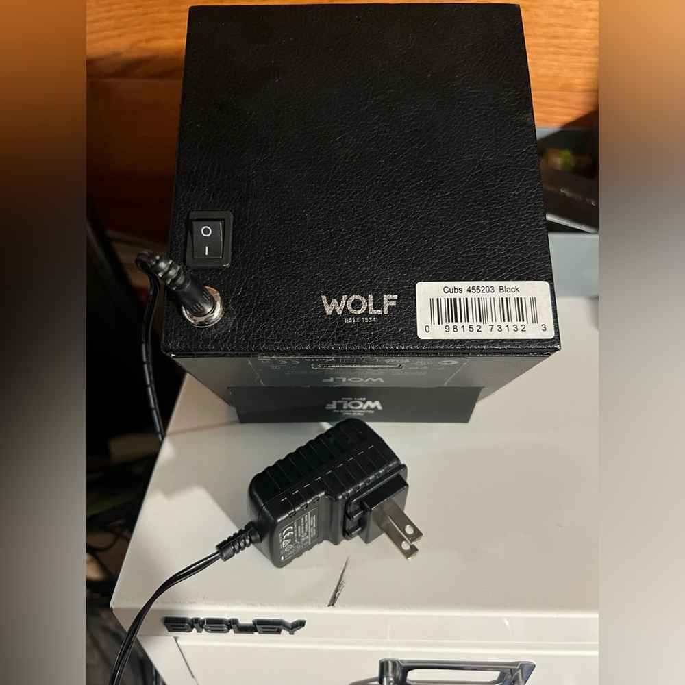 WOLF WATCH WINDER CUBS
SINGLE BLACK (455203)